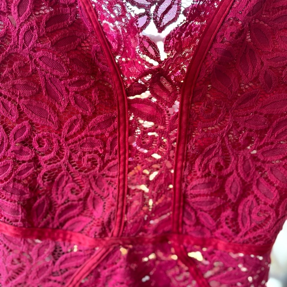 Thick solid Lace Body Suit with snap crotch and lined chest. - Picture 11 of 13